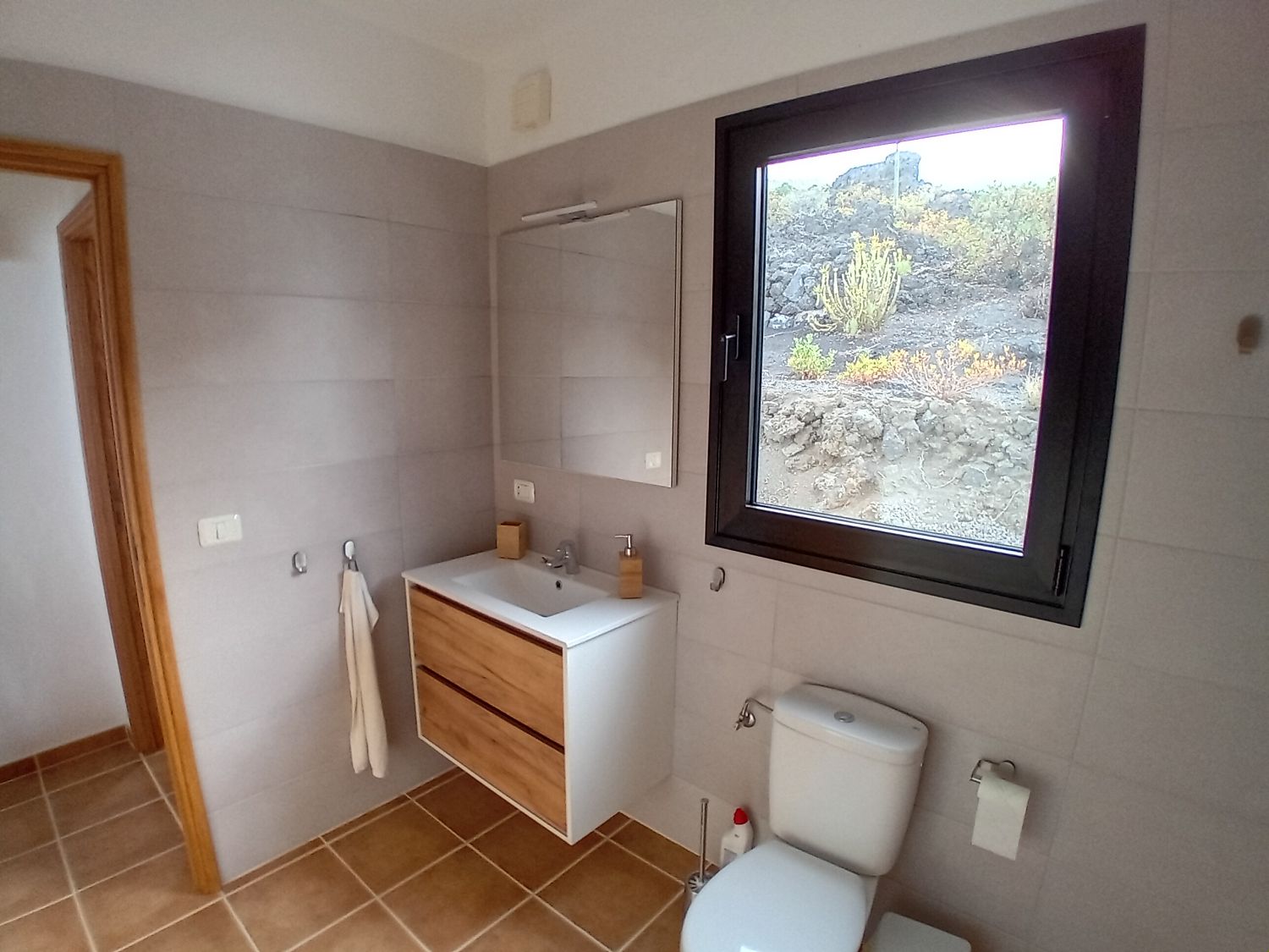 Bathroom with mountain views